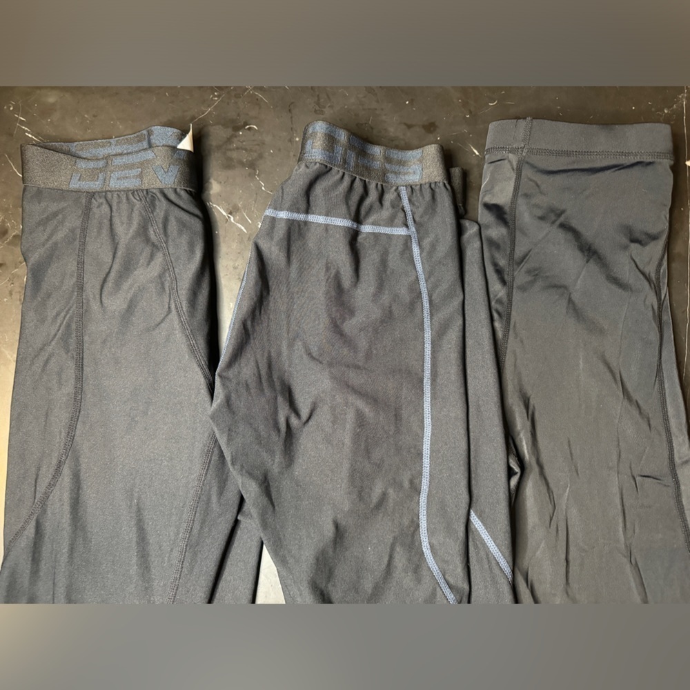 Three pairs of cropped workout leggings all size medium used but great shape​​​​